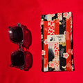 coton japonais noir et rouge, aux motifs floraux, intérieur rouge