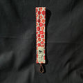 Porte-clés dragonne en coton japonais motif fleurs rouges sur fond crème, mousqueton or rose