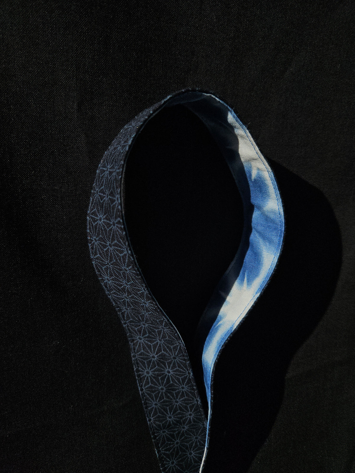 Doublure du tour de cou en tissu shibori indigo
